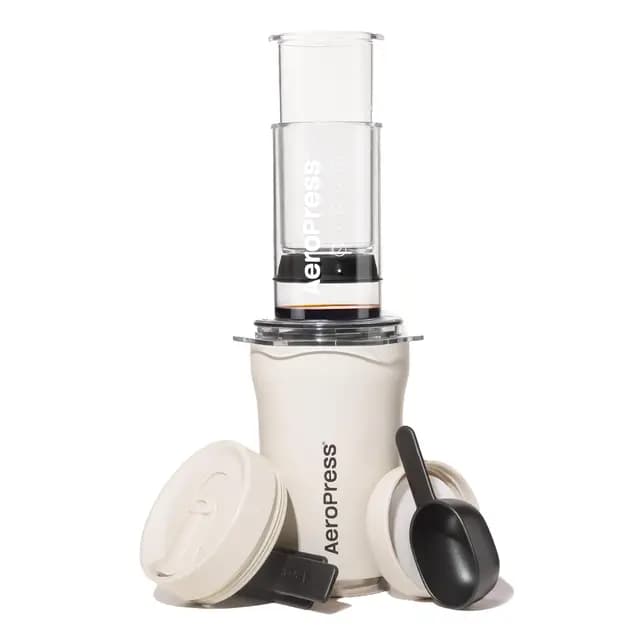 AeroPress Go Plus cafetera portátil pequeña, ideal para viajes, camping y oficina, prensa francesa todo en uno, cafetera manual estilo espresso y pour-over, preparación en 2 min, Crema