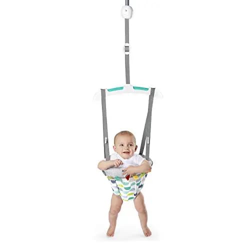 Bright Starts, Playful Parade Saltador de Puerta para Bebé con Correa Ajustable, 6 Meses y Más, Peso Máximo 26 lbs.