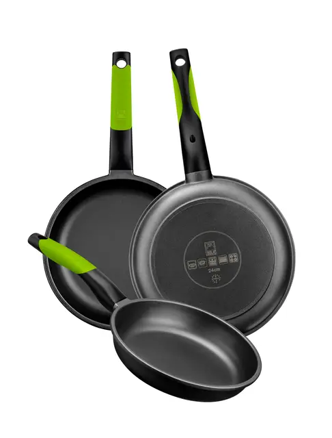 BRA Prior | Set de 3 Sartenes, 18-22-26 cm, Aluminio Fundido Antiadherente, con Dos Salvamanteles Safe Verdes, Aptas para Todo Tipo de Cocinas Incluida Inducción