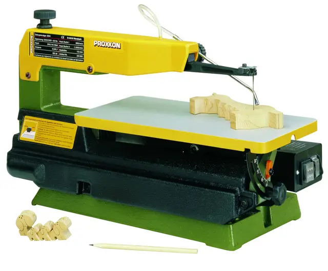 PROXXON Sierra de Calar DSH 2 Velocidades - Cortes Precisos en Madera, Plástico y Metales No Ferrosos, Brazo de Aluminio, Mesa Basculante a 45°, Motor Sin Escobillas 205W, Incluye 10 Hojas