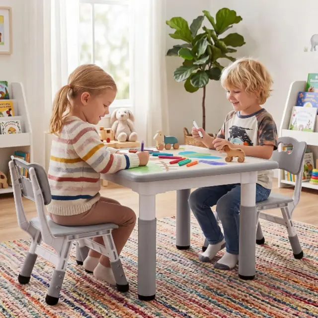 MAMIZO Mesa Infantil con 2 sillas, Grupo de Mesa Infantil en Altura Ajustable, Muebles de plástico para niños, Grupo de Asientos para niños y niñas a Partir de 2 años, (Gris, Mesa Cuadrada)