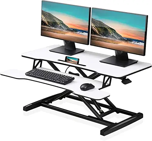 FITUEYES Standing Desk Converter Grande 36''/91.5cm Convertidor de Escritorio de Pie para Doble Monitor Altura Ajustable con Bandeja de Teclado Profunda y Soporte para Teléfono (Blanco)