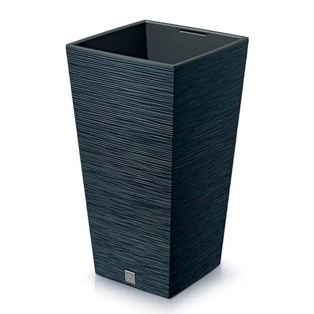 Macetero Color Antracita, con depósito, colección Furu, de 26,5 x 26,5 x 50 cm, Capacidad de 11 L.