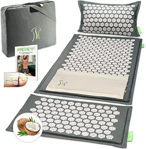 BACKLAxx ® Set de esterilla acupresion XL – Para la relajación de espalda, cuello, hombros y pies – Alfombra acupresion contra la tensión – Esterilla acupuntura con cojín, paño y bolsa