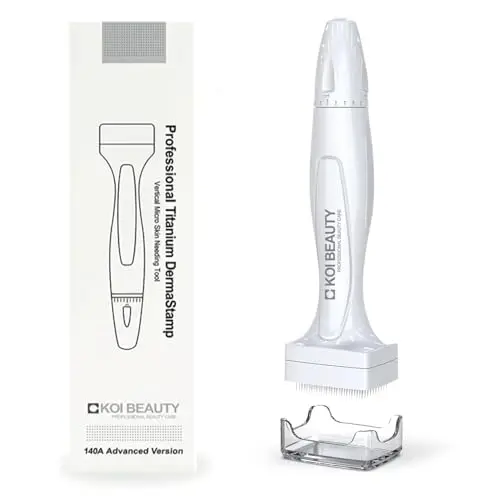 KOI BEAUTY Derma Stamp - 140 agujas reales, Microneedling profesional para hogar, Titanio Dermastamp para Cabello Barba cara y cuerpo, Derma-Roller & DermaPen alternativa para hombres mujeres
