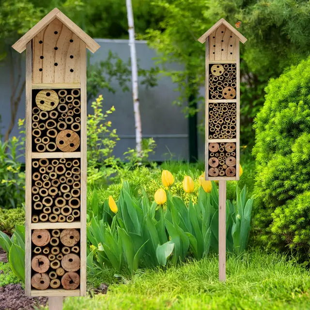Hotel para insectos de madera con estaca – H 78 cm – Casa de insectos natural para colocar – Bienenhotel Hummelhaus Holzhaus Nisthilfe para abejas, abejas, crisopas, mariposa