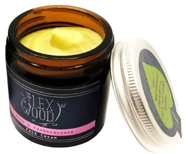 Crema facial de rosa e incienso de madera de Ilex: 100% natural, vegana, hidratante, antiedad, sin crueldad animal, sin aceite de palma, sin plástico, hecha a mano y orgánica - 60 ml