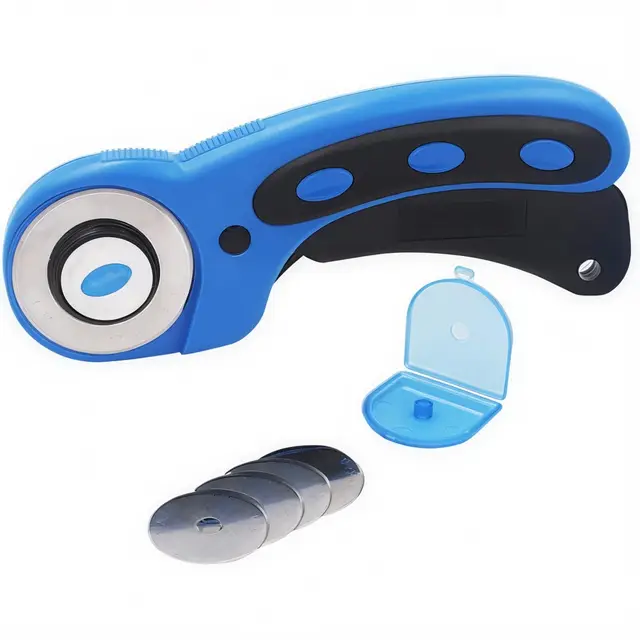 Cortador de tela CESFONJER con hoja y 4 cuchillas de repuesto de 45 mm, cortador de rollos, cortador de cartón, cortador de cuchillos azul-negro, adecuado para tejidos de acolchado, artesanía