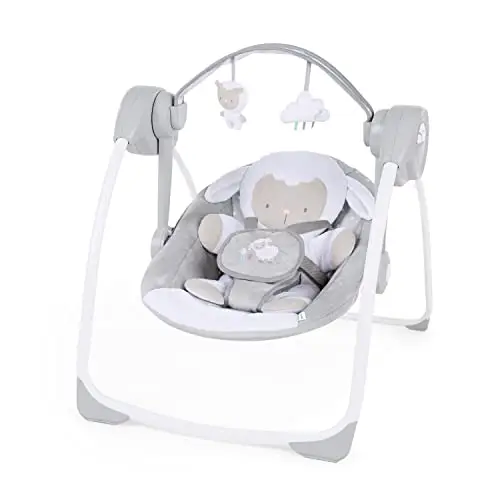 Ingenuity, Columpio Compacto Cuddle Lamb - 6 Velocidades de Balanceo, 12 Melodías Relanjantes, Arco de Juego, 2 Juguetes, Arnés de 5 Puntos, desde recién nacidos hasta los 9 kg